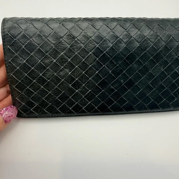 Bottega Veneta Black Long Fold-Over Wallet - Picture 11 of 12
